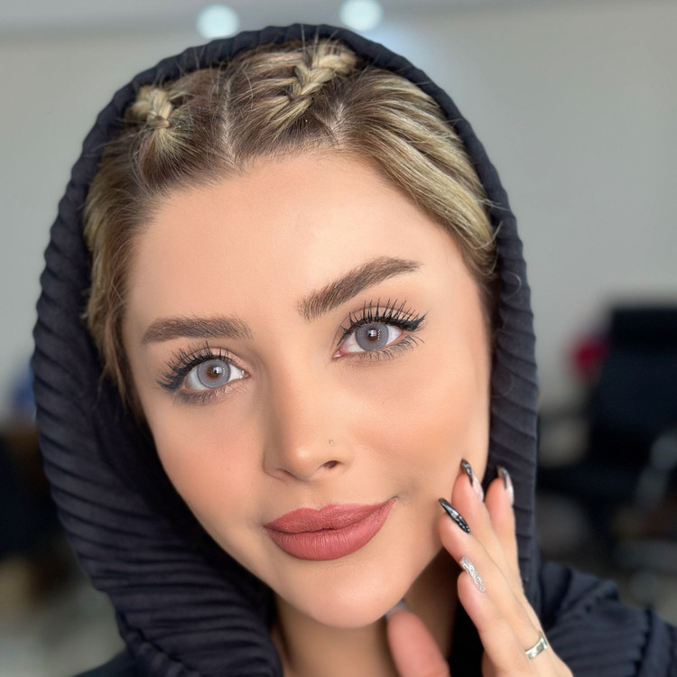 لنز طبی رنگی سالانه آیس کالر