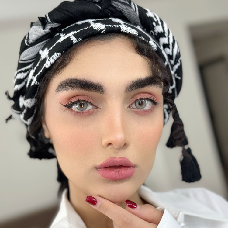 لنز رنگی سالانه آیس کالر