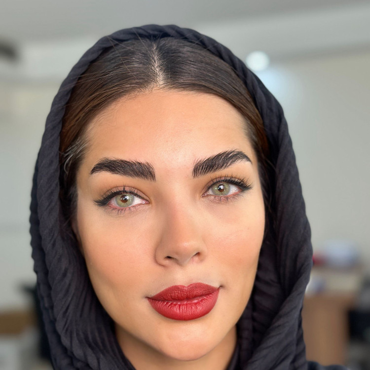 لنز رنگی سالانه آیس کالر