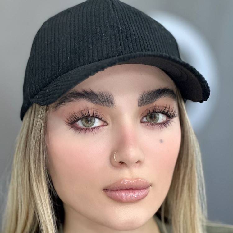 لنز رنگی سالانه آیس کالر