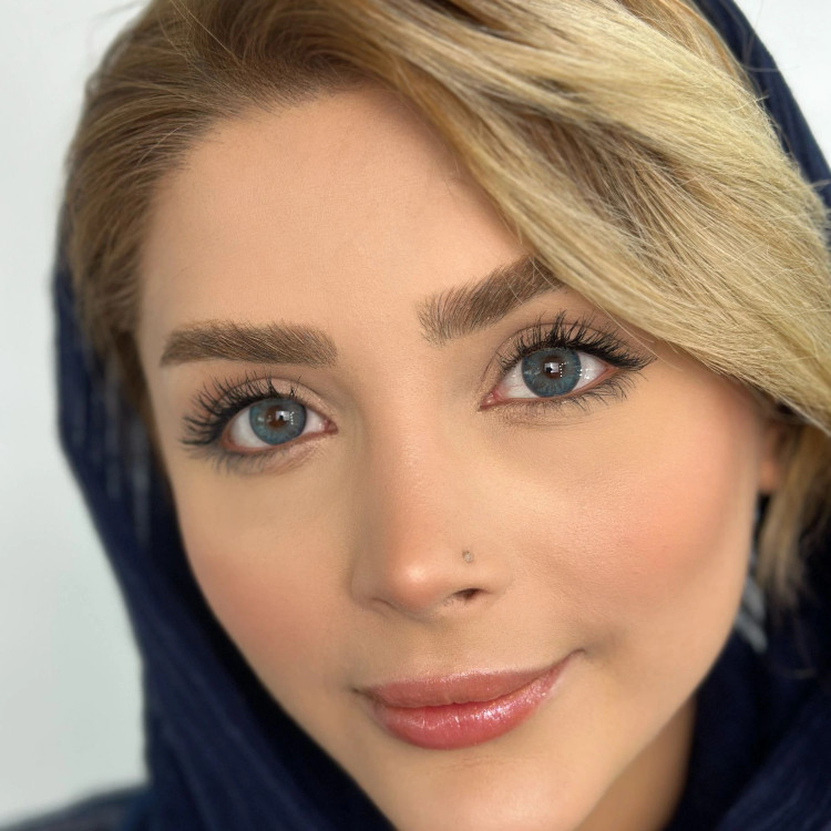 لنز رنگی سالانه آیس کالر سری لاکچری