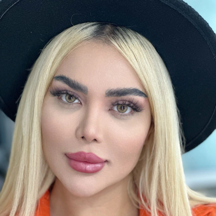 لنز طبی رنگی سالانه آیس کالر سری لاکچری